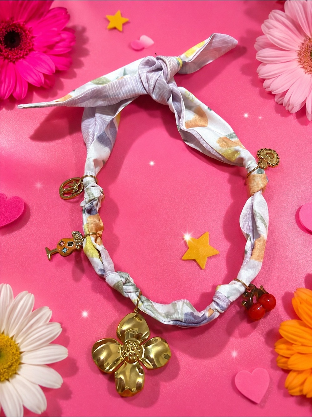 Collar Pañuelo Floral Charm Y2K ✨🌸🍒